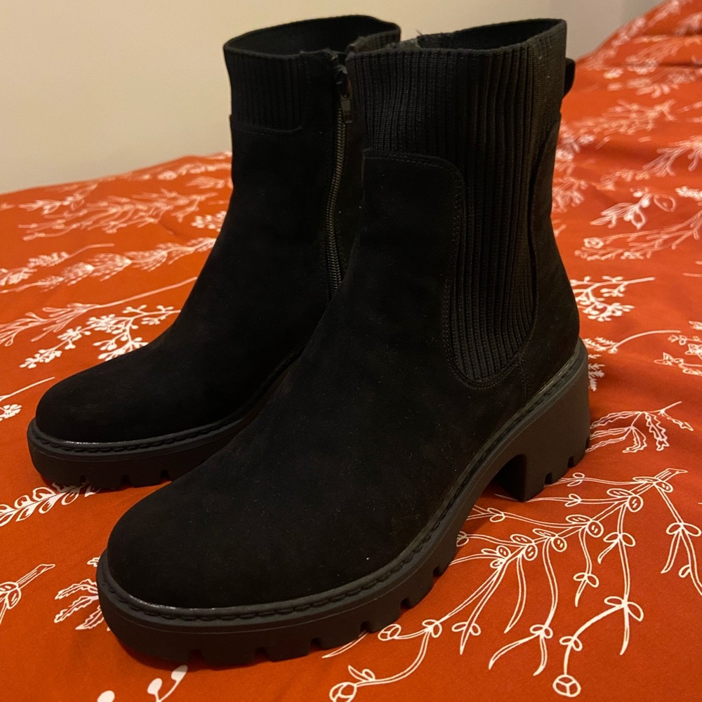 No Boundaries Women's Knit Chelsea Ankle Boots